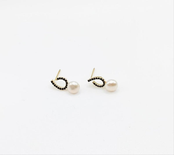 Teardrop Pearl Stud Earrings - MINU Jewels