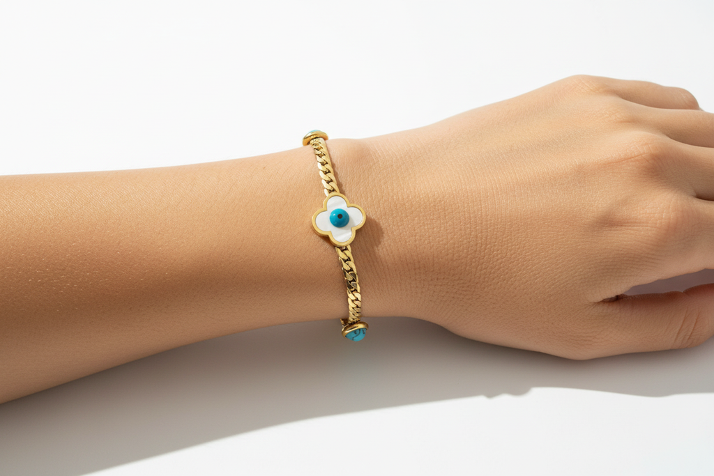 Pala Bracelet Lifestyle Shot