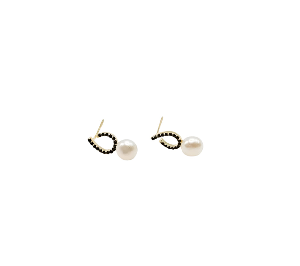 Teardrop Pearl Stud Earrings - MINU Jewels
